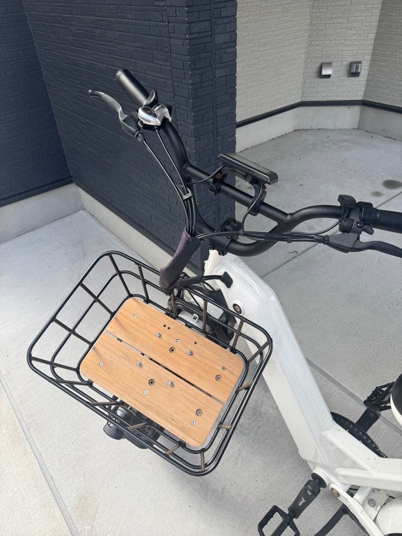 フローバイク ホワイト 電動アシスト自転車 カゴ付き FLOW