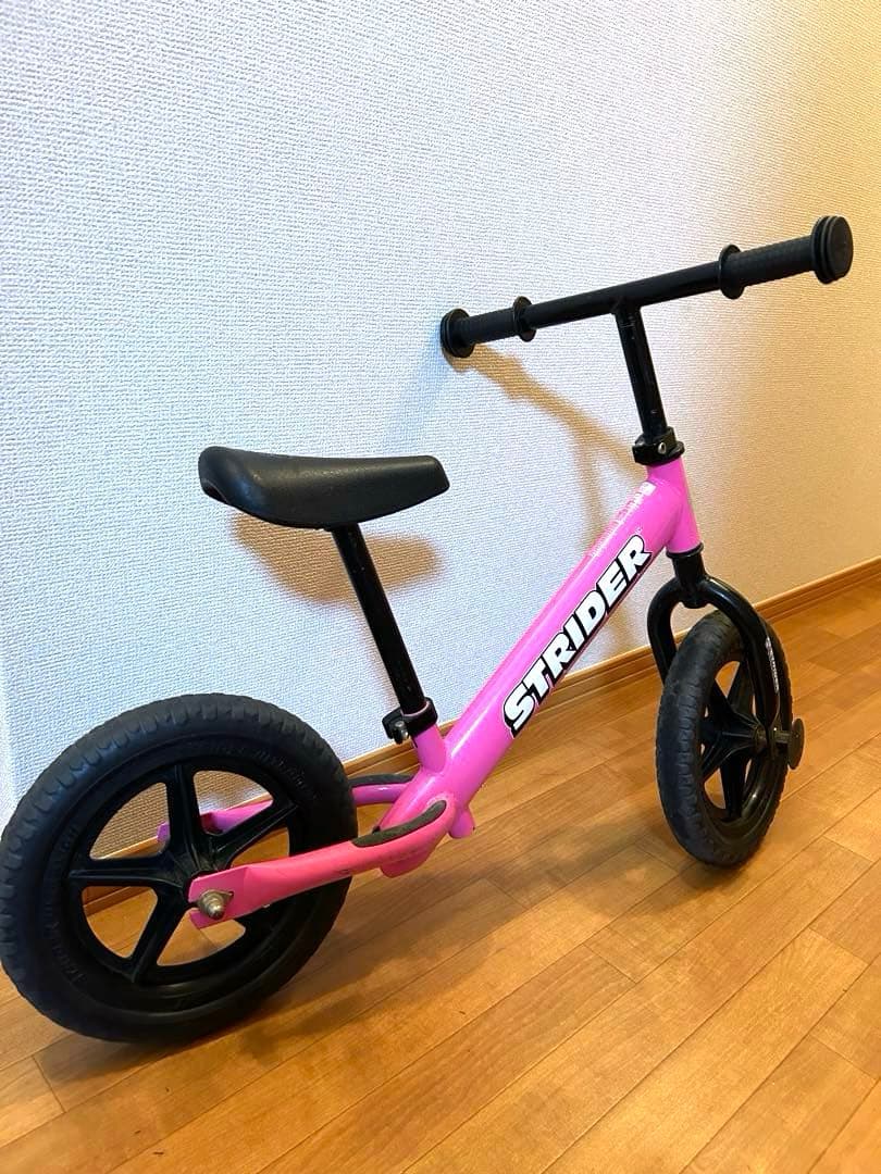 STRIDER バランスバイク ピンク 12インチ　クッション性のあるサドル STRIDER バランスバイク ピンク 12インチ 日本正規品 - メルカリ