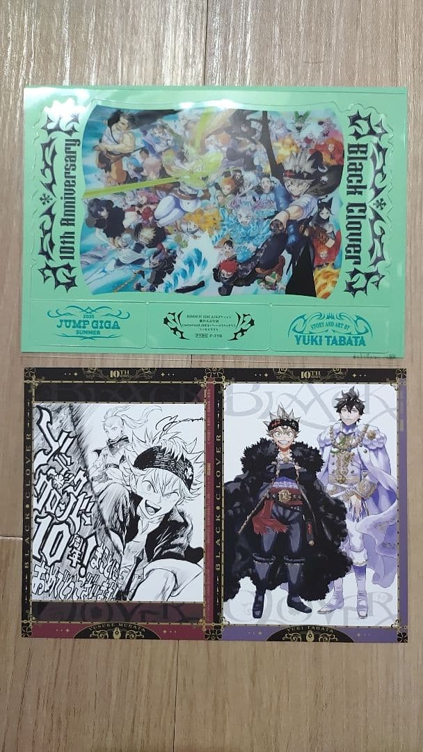 ブラッククローバー ポストカード クリアスタンド 10周年缶バッチ