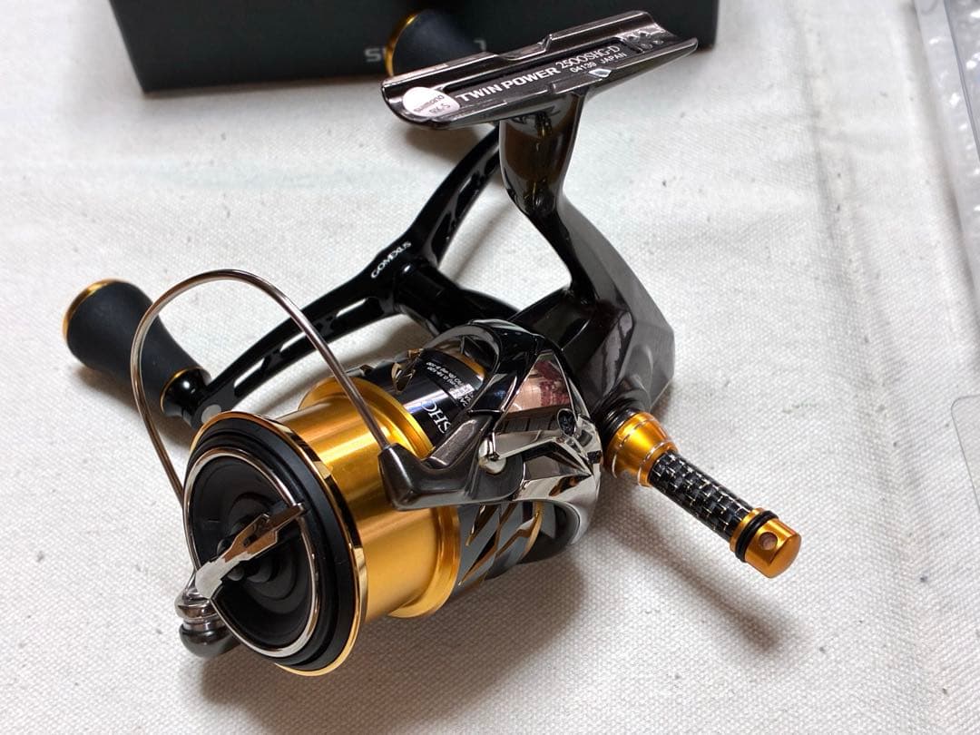 極美品】シマノ リール 20ツインパワー2500SHG【ダブルハンドル仕様