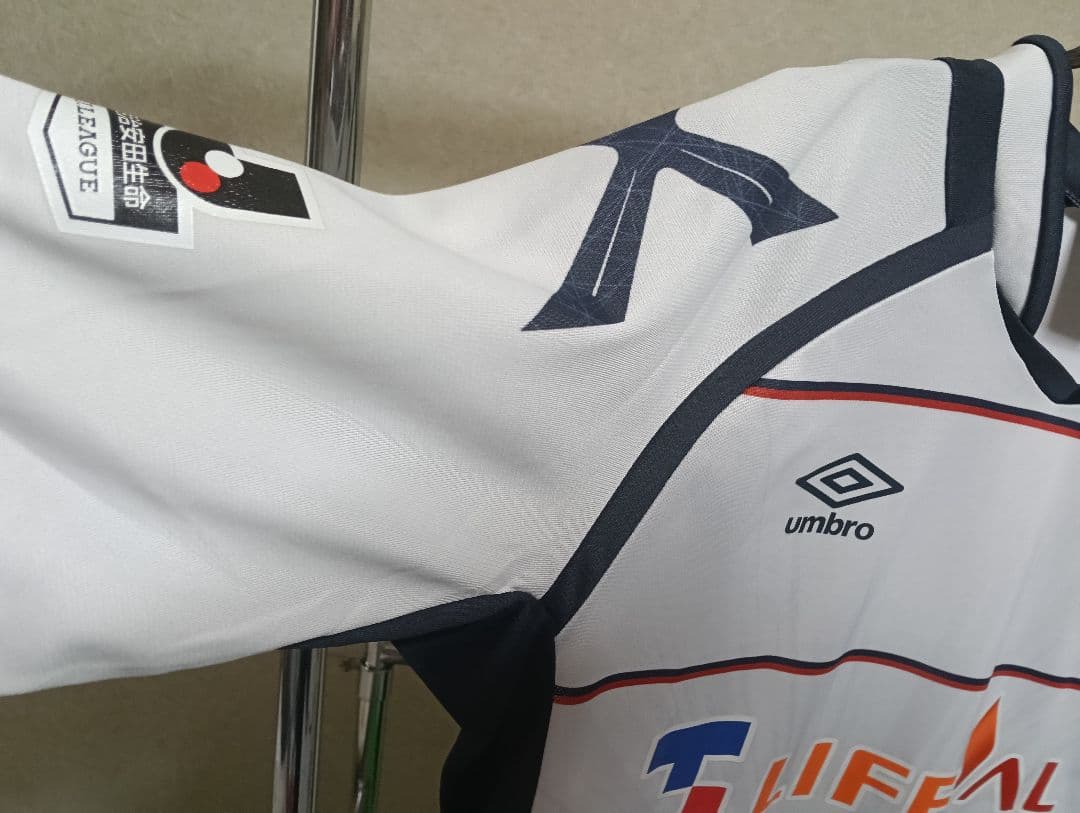 激レア・美品】 FC東京 ネイサン・バーンズ サイン入り2016Aユニフォーム