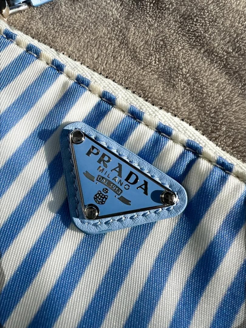 PRADA プラダ ミニポーチ 小物入れ 三角プレート ストライプ
