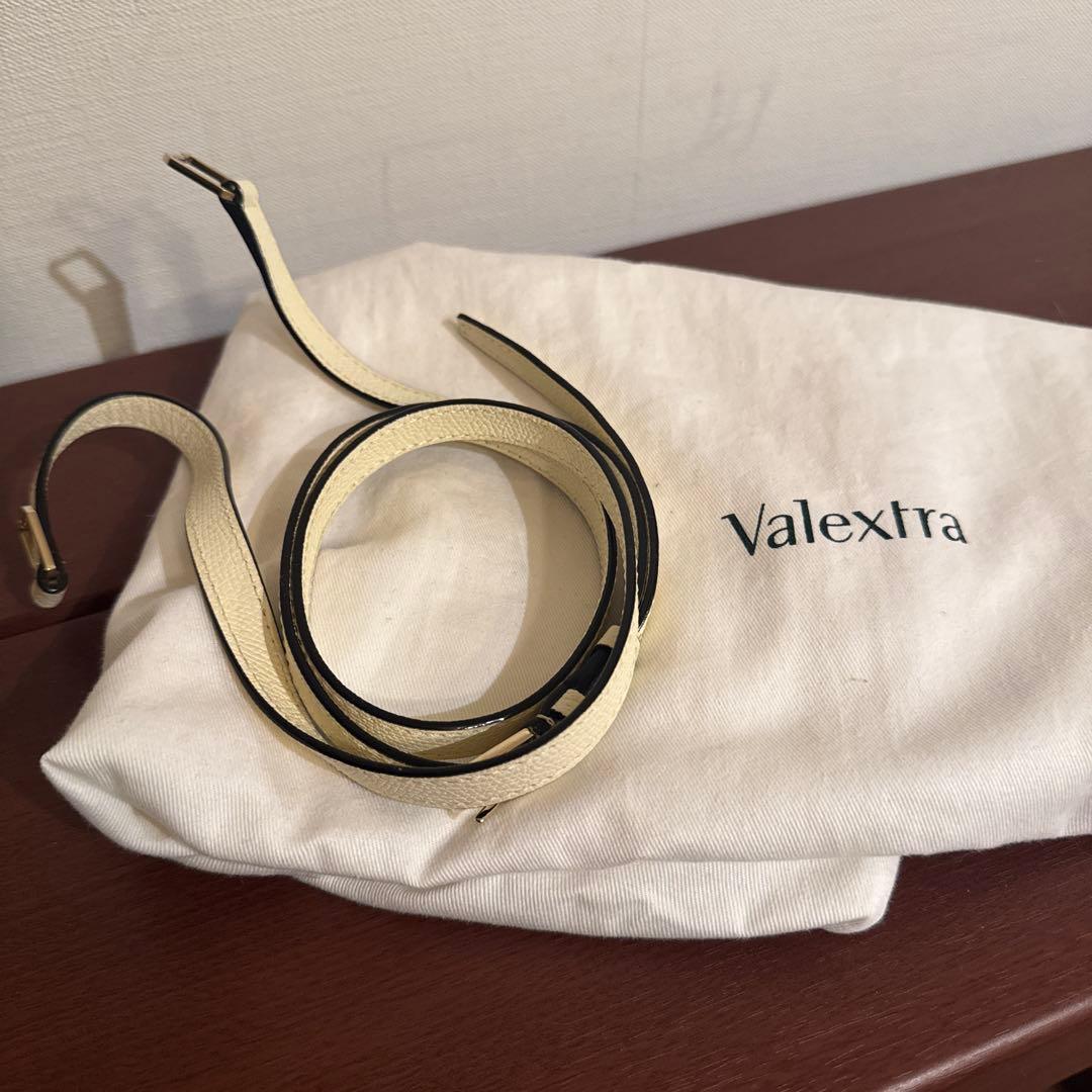 V alextra エレガントなアイボリーとブラックのハンドバッグ - メルカリ