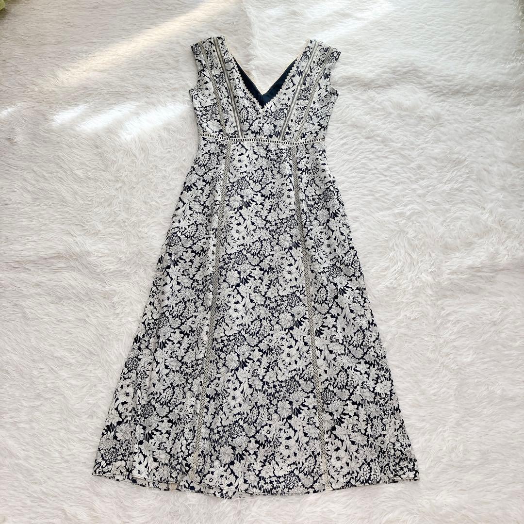美品】Herlipto Lace Trimmed Floral Dress