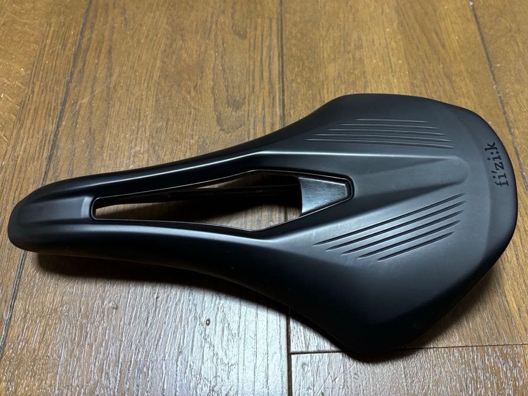 フィジーク fizik VENTO ARGO 150mm kiumレール fizik(フィジーク) ARGO VENTO R3 KIUMレール ブラック 150mm ｜自転車