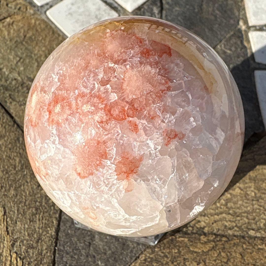 高品質 ジオード桜瑪瑙 スフィア 59mm 天然水晶結晶ザクザク 置物 275g