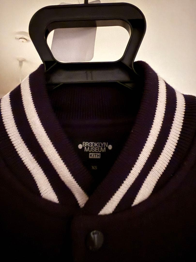 KITH BROOKLYN MUSEUM スタジャン XS ネイビー - メルカリ
