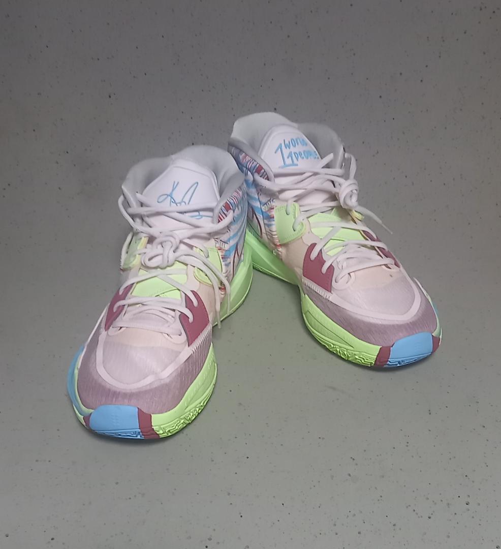 Nike KYRIE 8 INFINITY 1 World 1 People - メルカリ