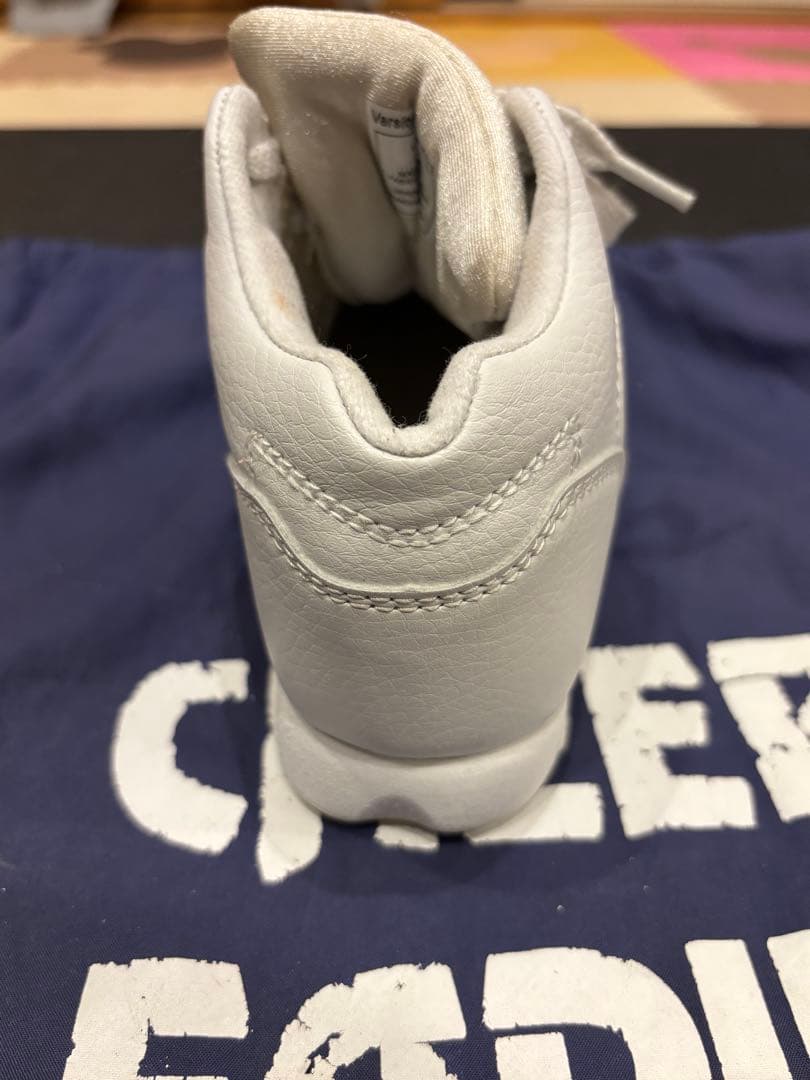 チアリーディングシューズ　varsity 19.0cm