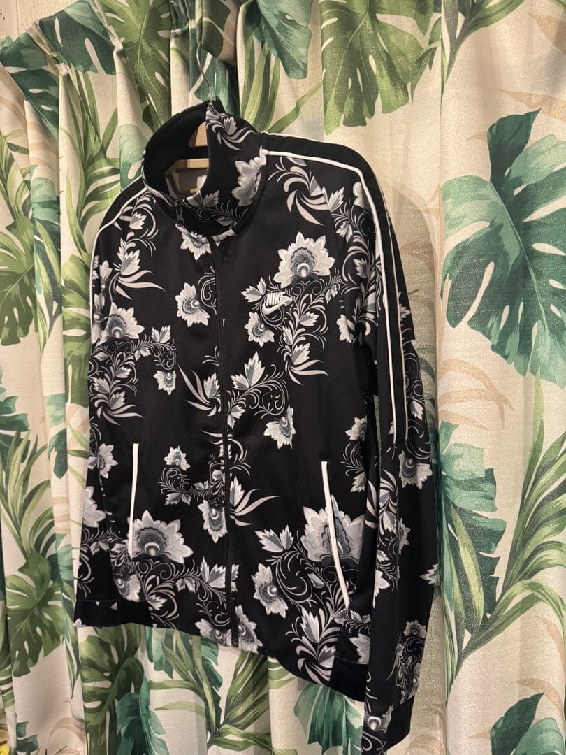 NIKEフローラルジップアップジャケット 黒/白
