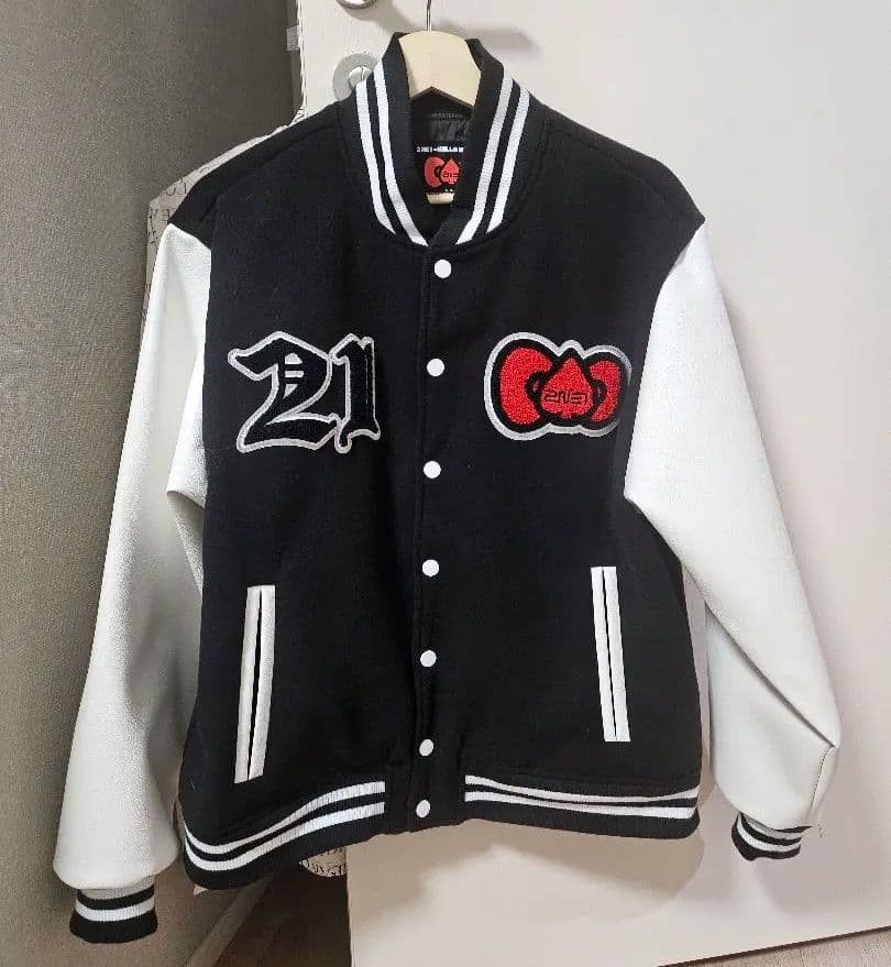 Hello Kitty スタジャン 2ne1 HELLO KITTY x 2NE1 & THE OFFICIAL MERCH FOR JAPAN OUT NOW 🍒 SEE