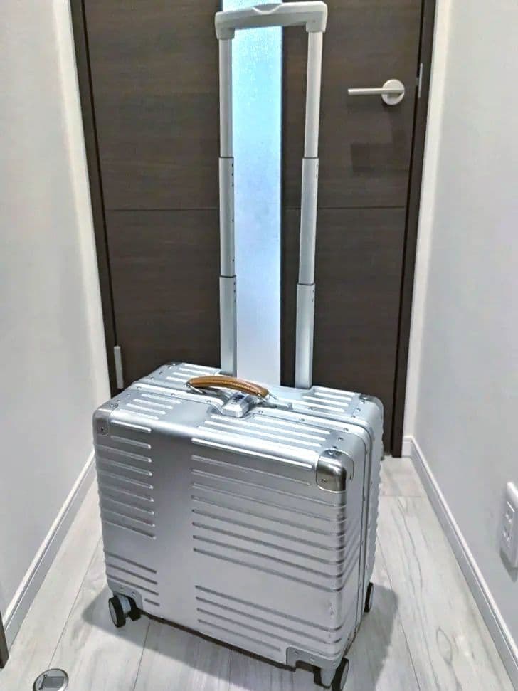 イノベーター キャリーケース　アルミ　シルバー　42L　TSA 楽天市場】イノベーターアルミ スーツケース innovator inv1611stp 42L