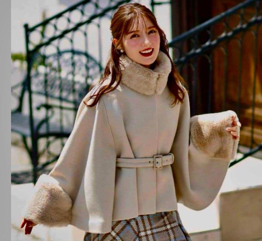 tocco closet ２ＷＡＹファー＆ベルト付きケープライクコート ポンチョ 2WAYファー＆ベルト付きケープライクコート