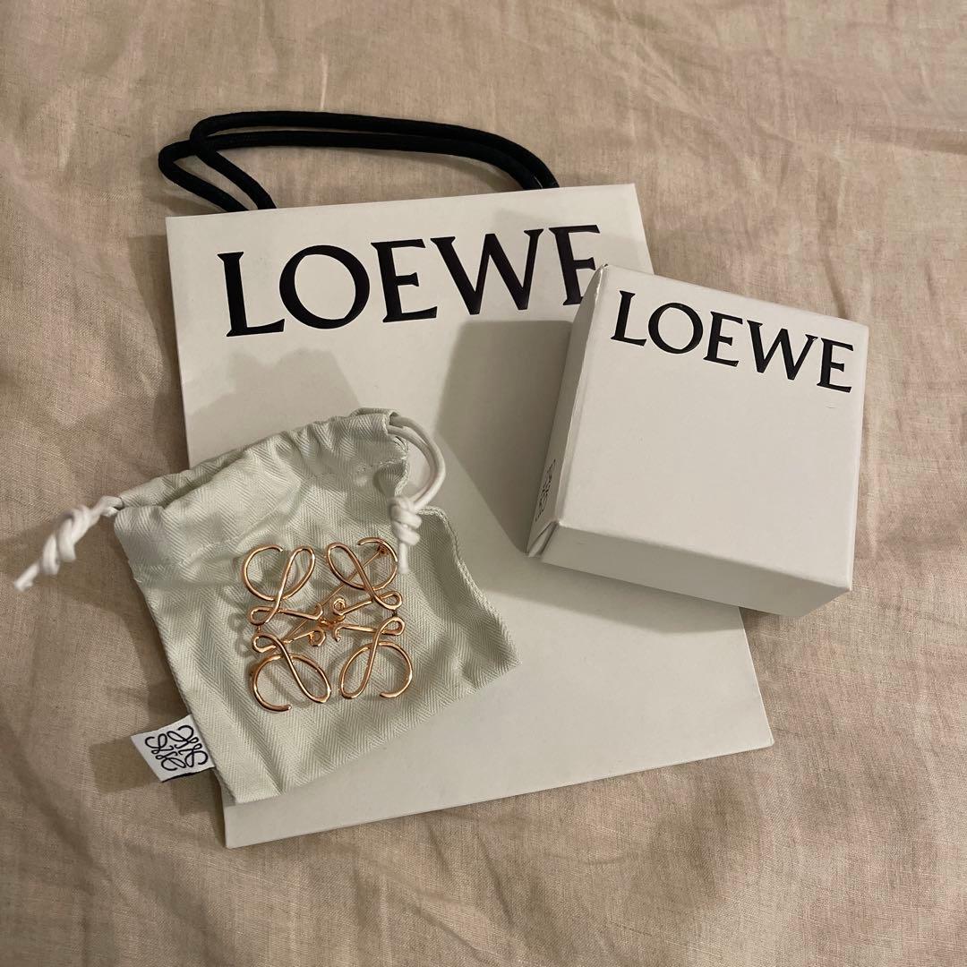 ロエベLOEWEアナグラムブローチピンクゴールド新品に近い美品 LOEWE（ロエベ） [新品/ラッピング済] ブローチ アナグラム ゴールド