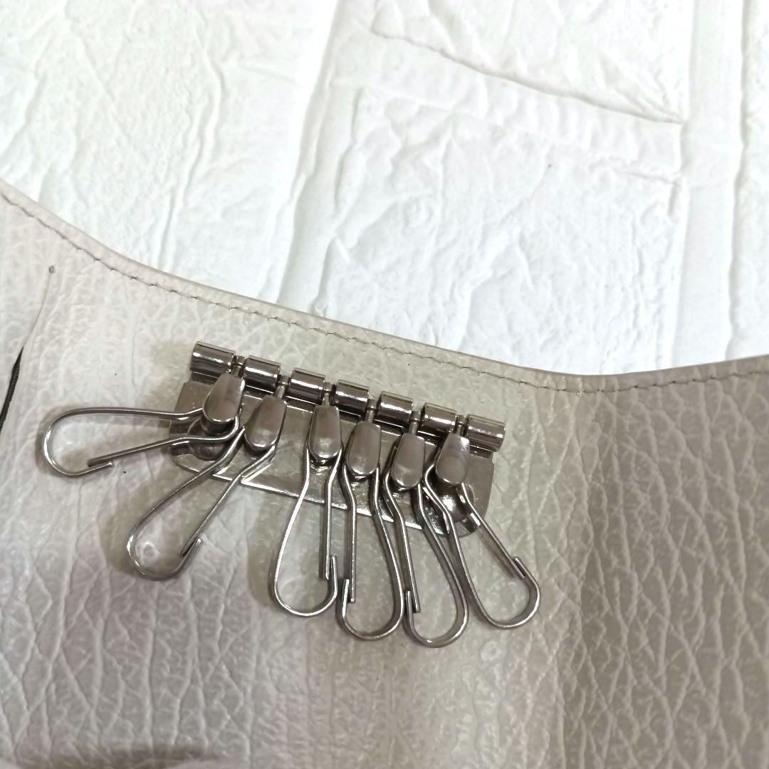 マルジェラ キーケース 6連フック アイボリー 箱あり - メルカリ