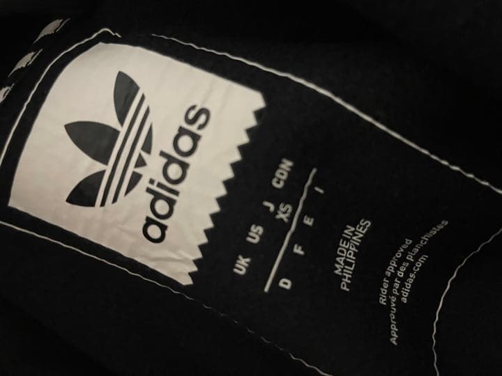 スノーボードウェア上下セット黒金adidas 34d