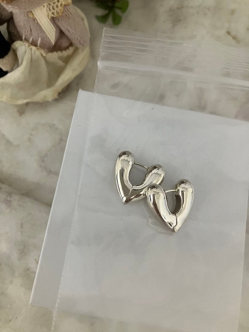 新品神崎恵着ANNIKA INEZアニカイネズ ハートフープピアススモール