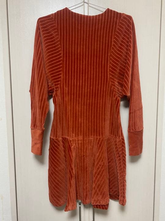 大人気商品、タグ付き】KENZO ケンゾー 赤のひざ丈ワンピース KENZOの