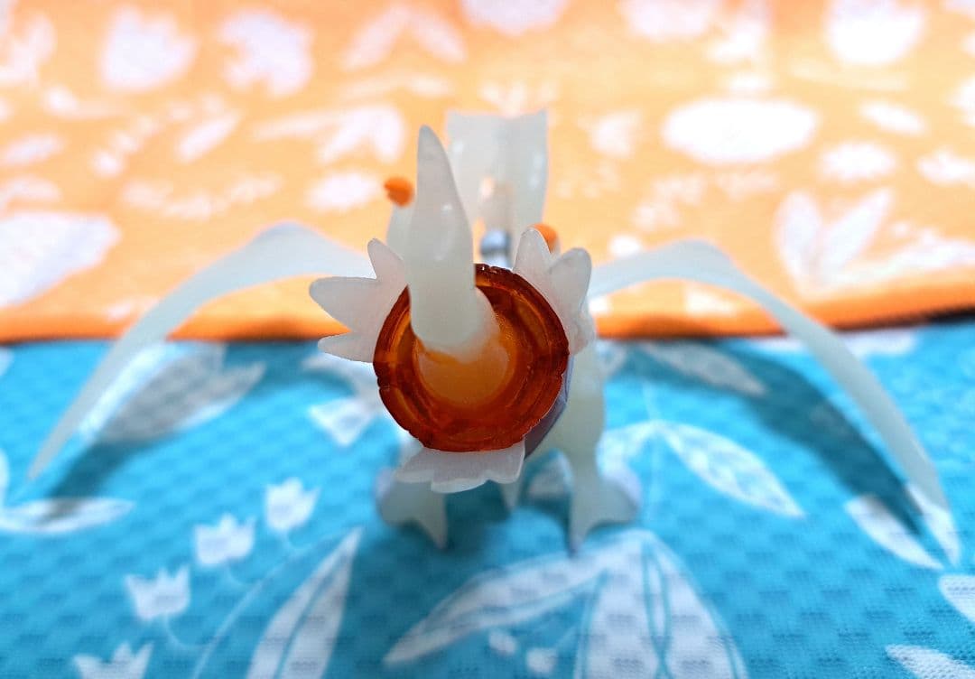 立体ポケモン図鑑】レシラム・ゼクロム(クリアバージョン) - メルカリ