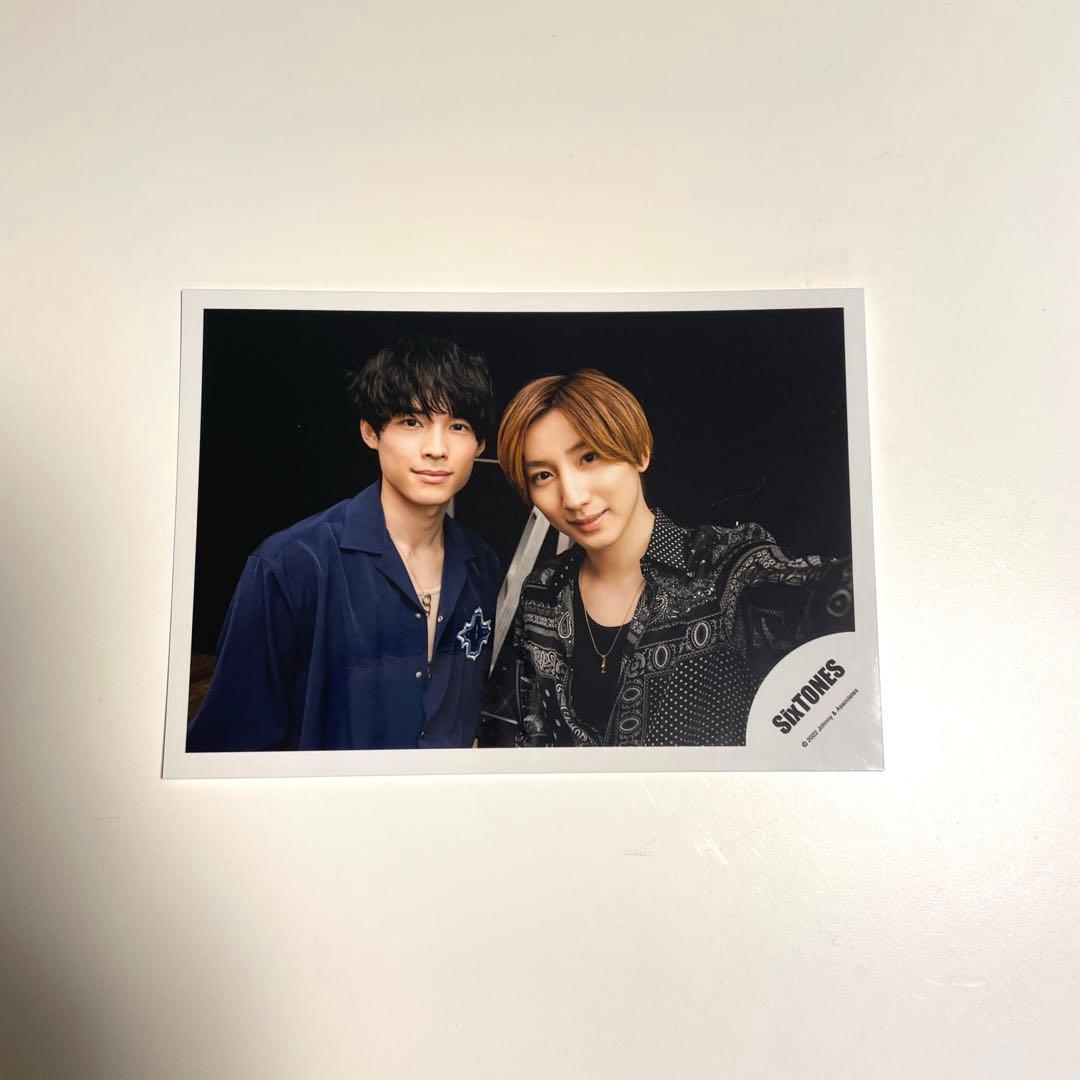 SixTONES 松村北斗 京本大我 公式写真2枚セット - メルカリ