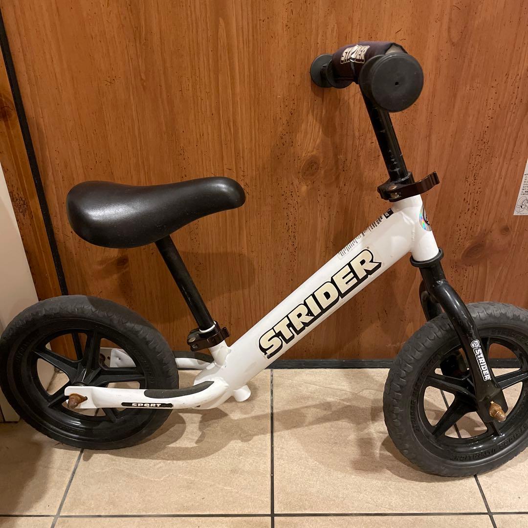 ストライダー　ホワイト 箱付きプレゼント　外遊び　公園遊び ストライダー ホワイト 箱付きプレゼント 外遊び 公園遊び