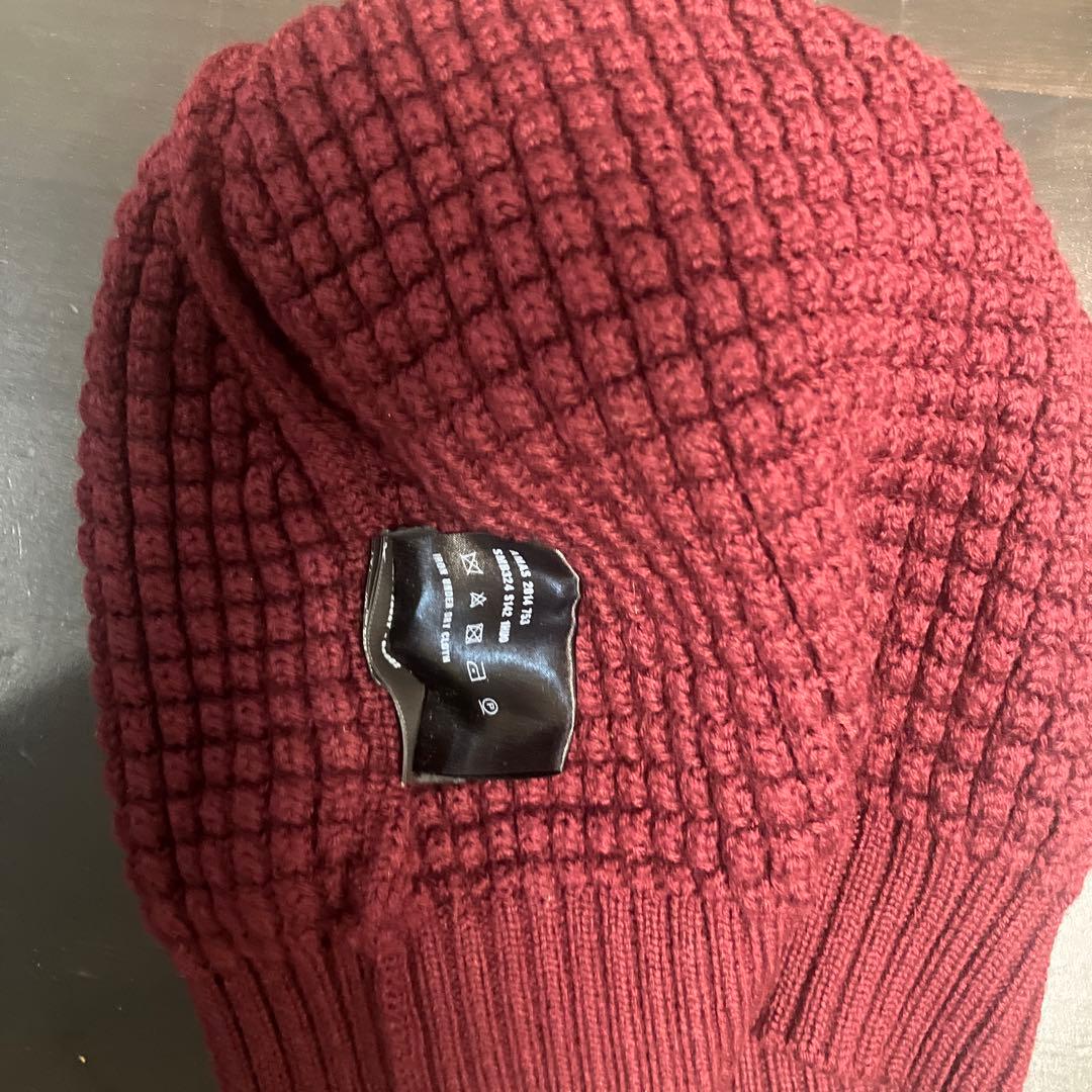 PRADA バーガンディ ポンポンニット帽