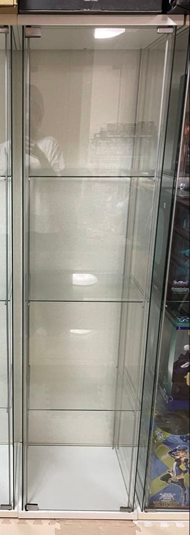 梱包・発送たのメル便】IKEA デトルフ ガラス扉キャビネット - メルカリ