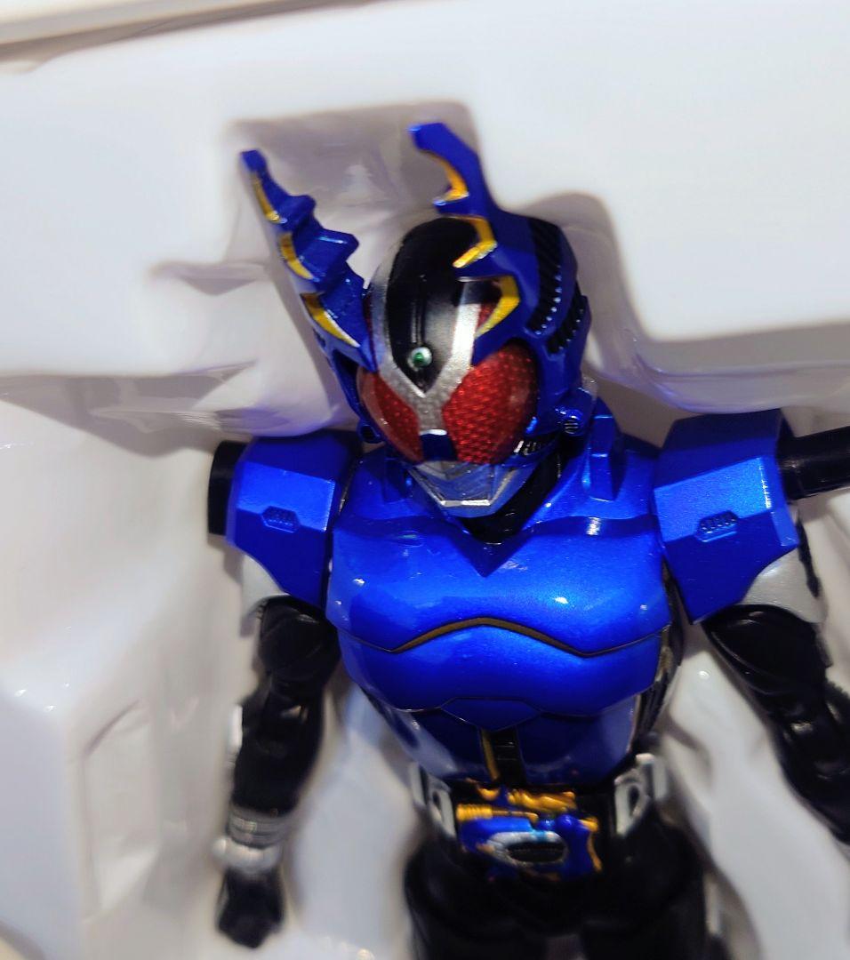 S.H.Figuarts (真骨彫製法)仮面ライダーカブト 仮面ライダーガタック