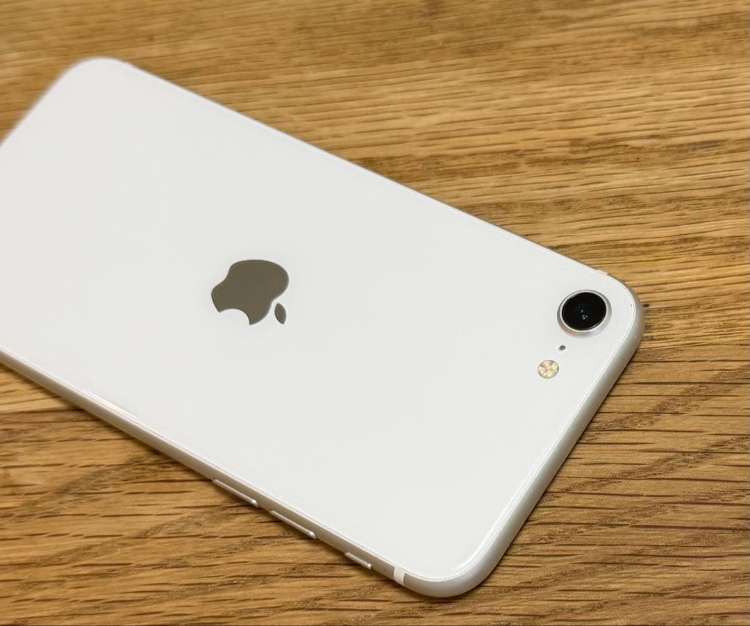 iPhone SE (第2世代) 64GB ホワイト ひび割れあり - メルカリ