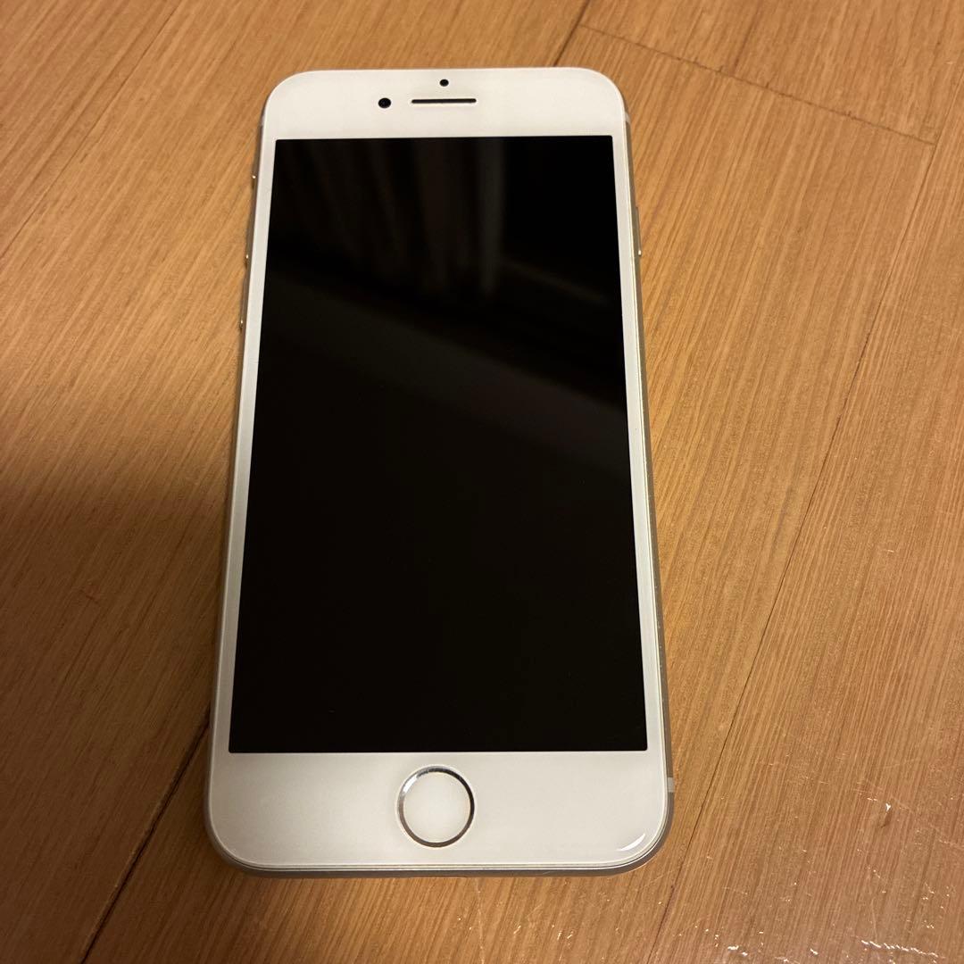 Apple iPhone 8 シルバー 本体　箱，付属品付き iPhone 8のデザインを「シルバー」の実機でレビュー。歴代4.7インチ