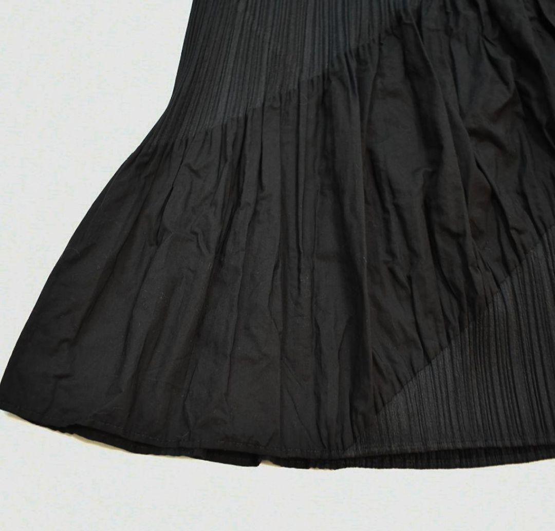 PLEATS PLEASE ISSEY MIYAKE（ひざ丈スカート ・ ブラック/黒色系）の