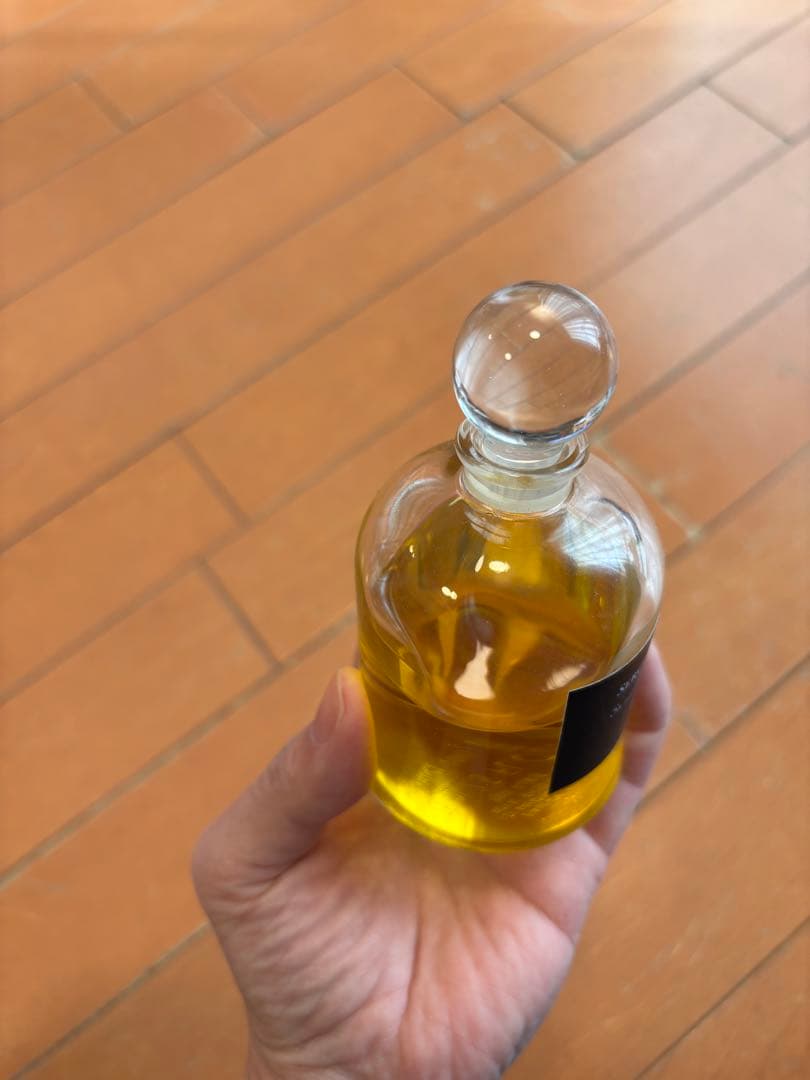 Serge Lutens サマジェステラローズ ルタンス 釣鐘