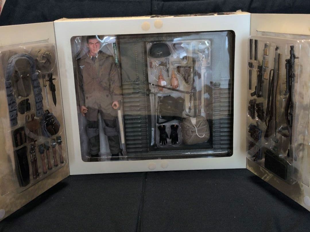 Fallschirmjäger \"Max\" 4周年記念フィギュア