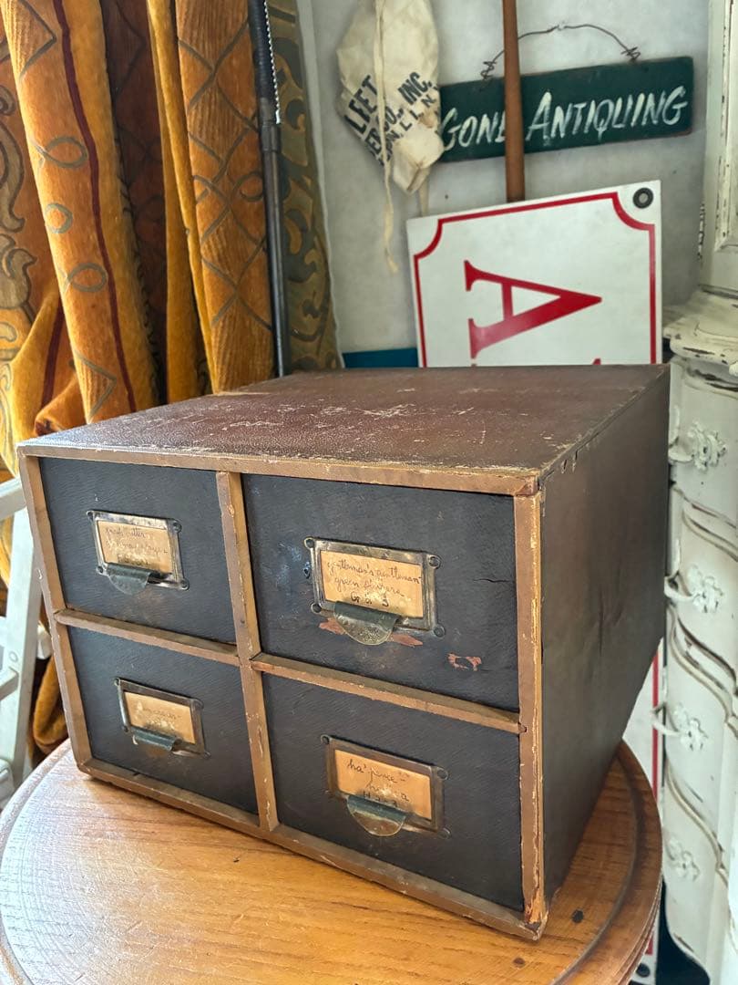 イギリス　アンティーク　キャビネット　家具　引き出し　ドロワー　チェスト　収納 ドロワー/チェスト/キャビネット/引き出し/収納家具/パイン材
