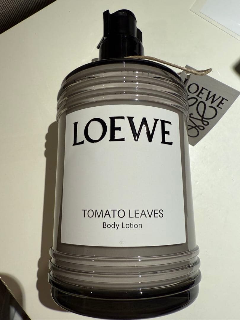 ロエベ　ボディローション　トマリーフ 今すぐ購入 Tomato Leaves ボディローション | ロエベ パルファム