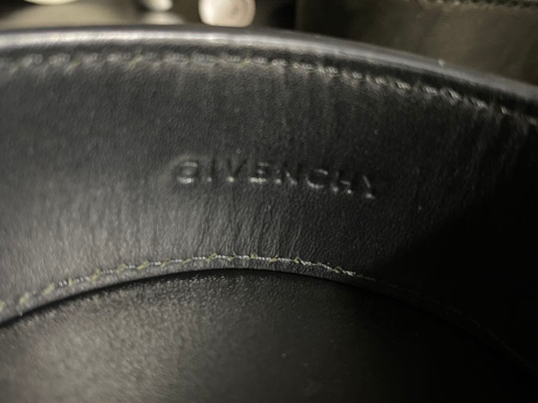 GIVENCHY レザー バングル ブレスレット スタースタッズ - メルカリ
