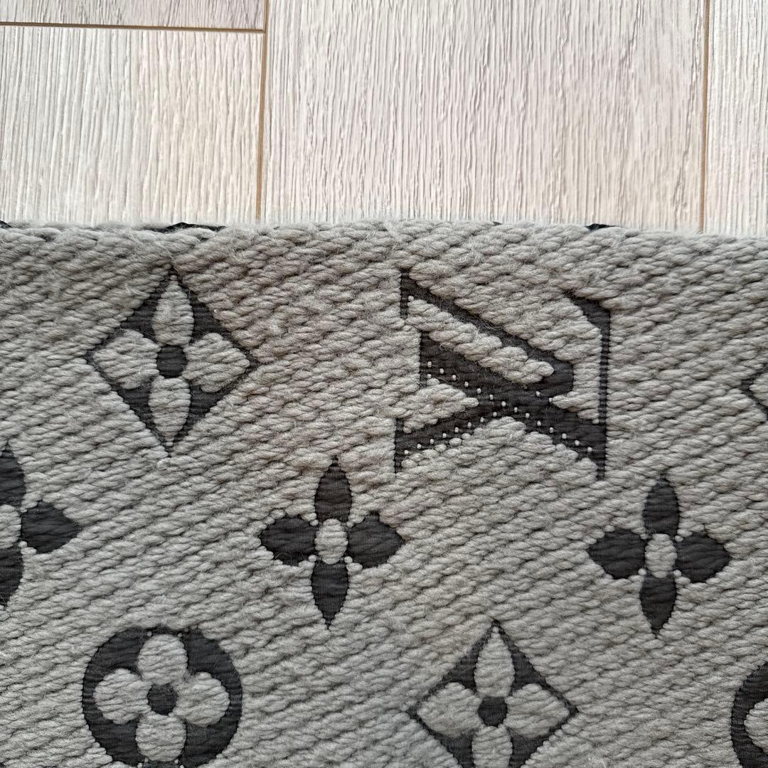 LOUIS VUITTON グレー マフラー