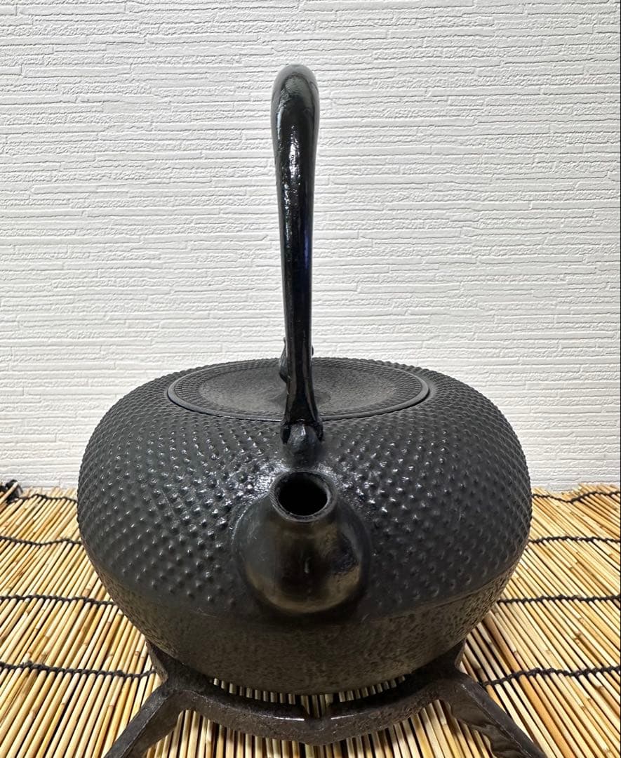 未使用品 南部伝統工芸士 及川寛治作 18型姥口 アラレ 南部鉄瓶 南部
