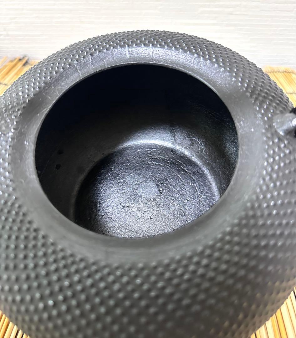 未使用品 南部伝統工芸士 及川寛治作 18型姥口 アラレ 南部鉄瓶 南部