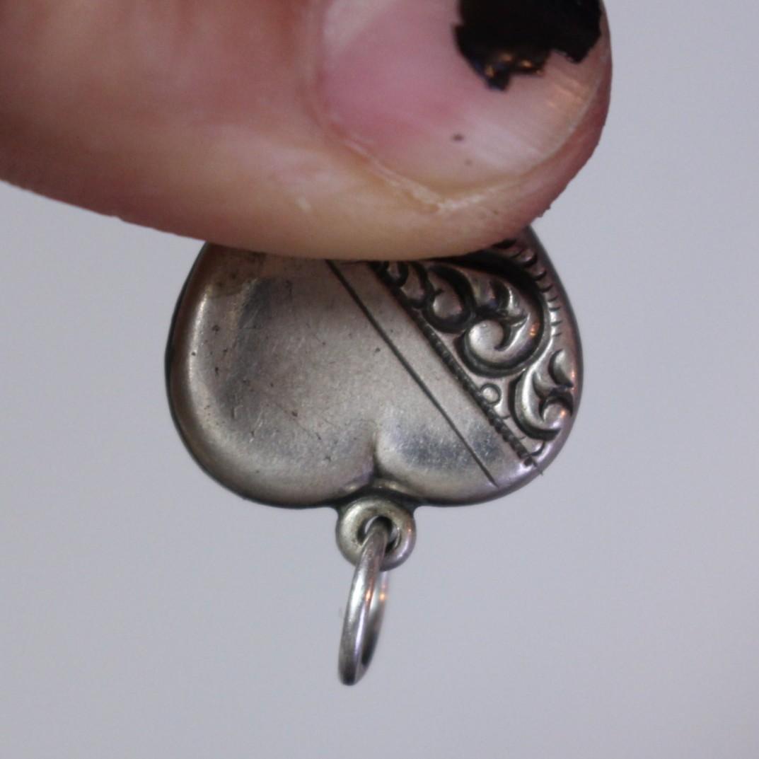 40s スウィートハートジュエリー 唐草 古着 渦巻 チャーム 波 アールデコ