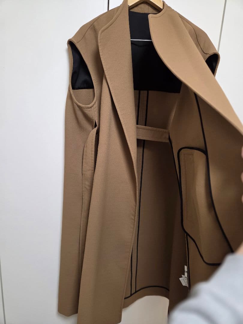 ELLIE スリーブレスコート【BEIGE】