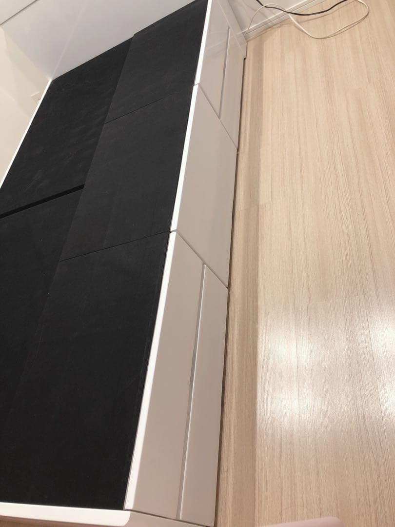 ホワイトベッド 引出5箇所LEDライト付き 店じまいセールで半額11で購入