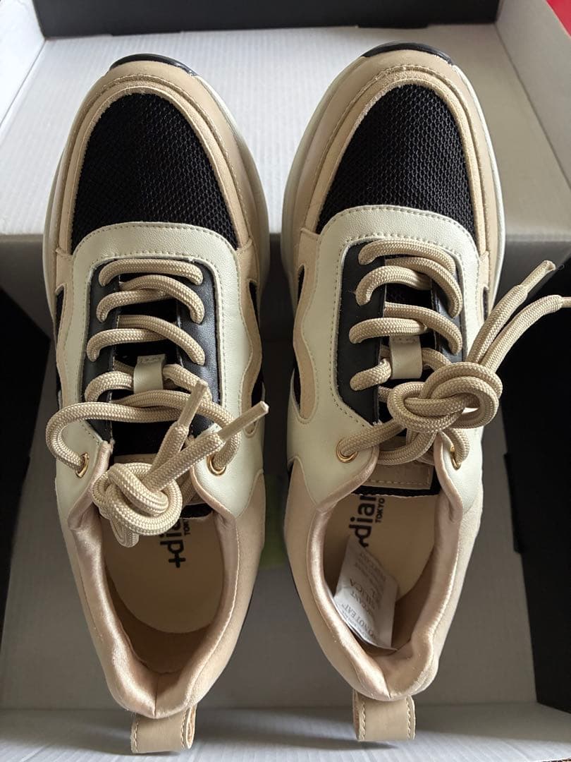 新品未使用＋diana プラスダイアナダッドスニーカー 厚底 23.5cm