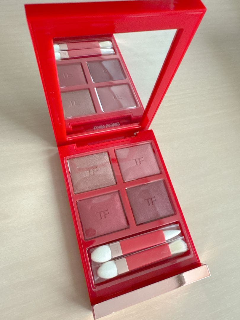 トムフォード/アイカラークォード/限定色/01SC エレクトリックチェリー トム フォード ビューティ23年春コスメ、“チェリーの甘美な香り”着想の