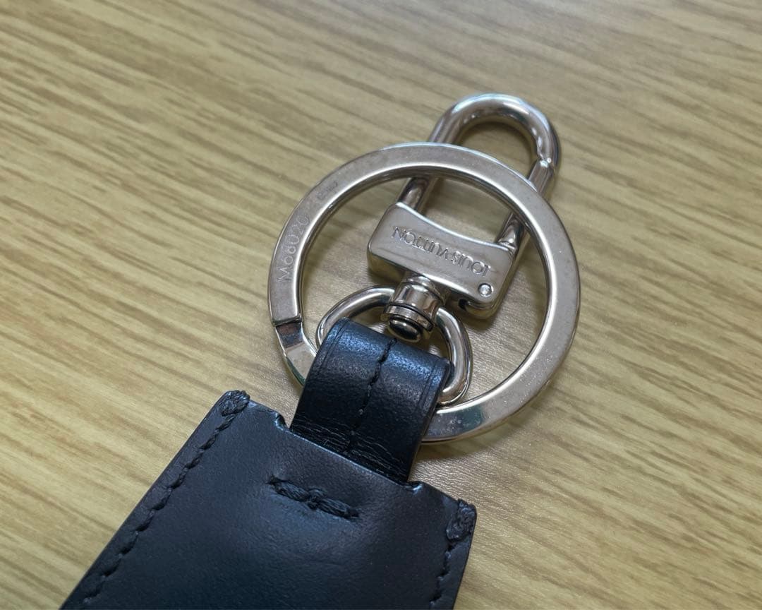 ルイヴィトン キーホルダー LV クロッシュ クレ キーリング - メルカリ