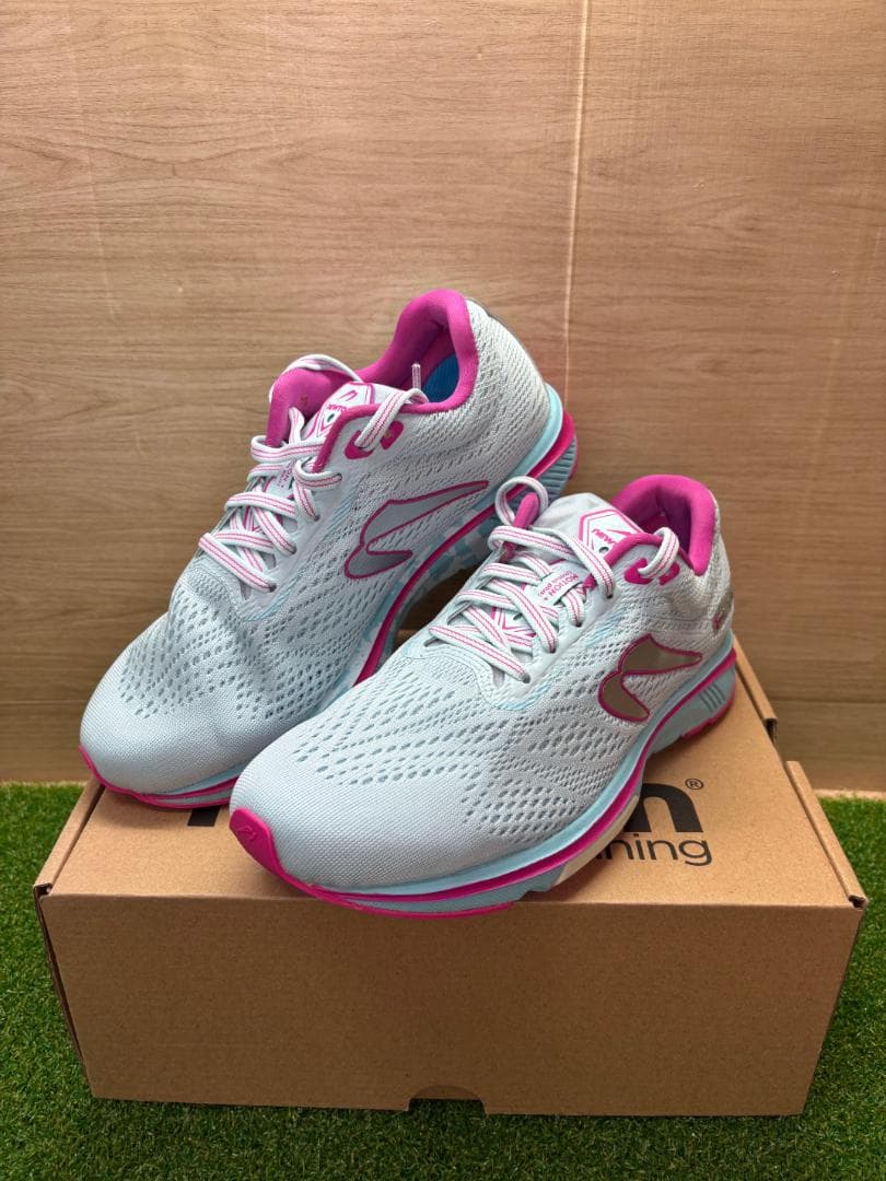 ニュートン ランニング モーションプラス W000422X 24.5cm