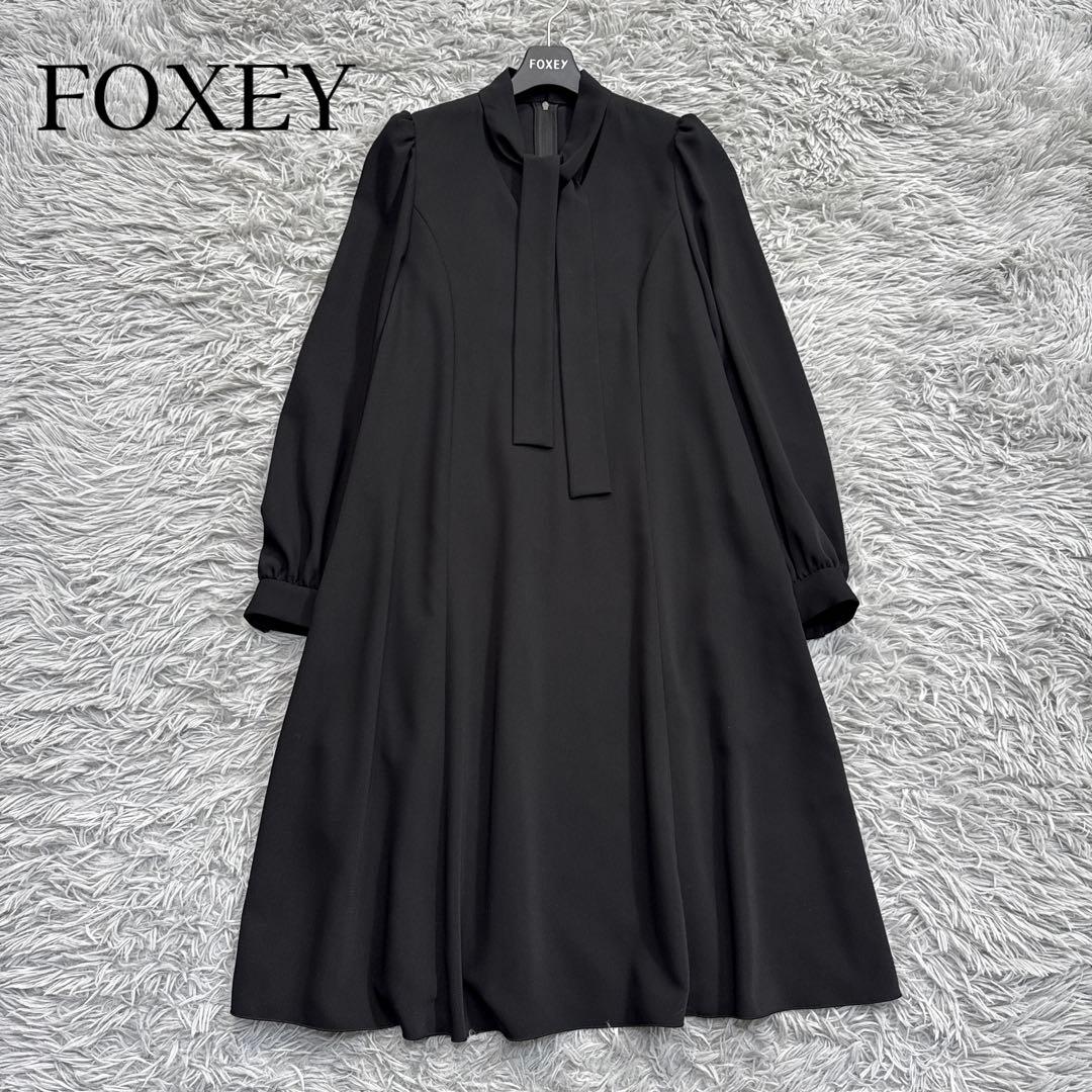 未使用級✨'23年 フォクシー 8万 ボウタイワンピース ジャンヌドレス 黒 未使用級✨'23年 フォクシー 8万 ボウタイワンピース ジャンヌドレス 黒