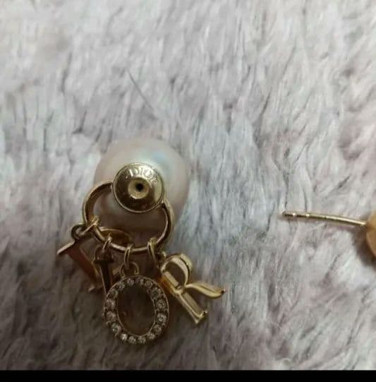 Dior ダブルパールピアス(片耳用)の通販はau PAY マーケット - 輸入