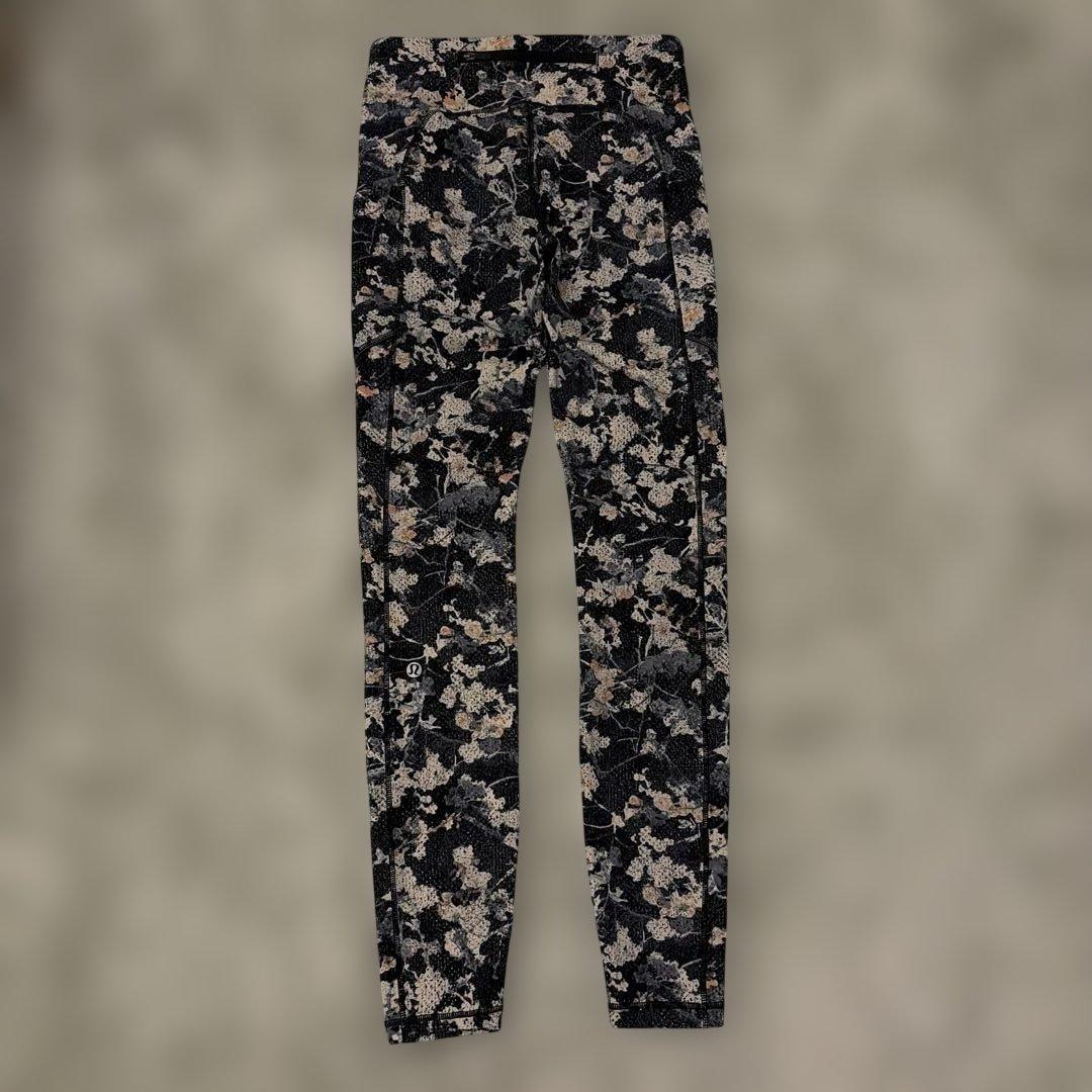 ルルレモン lululemon レギンス スパッツ 花柄 - メルカリ