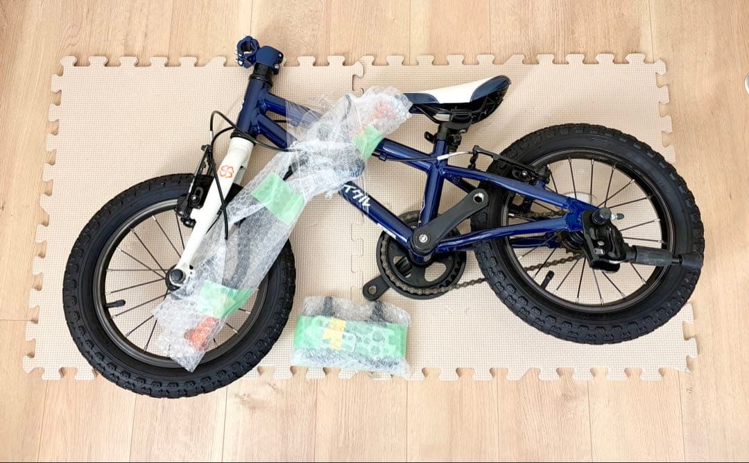 室内保管 送料込み ヨツバサイクル 14インチ キッズバイク ネイビー